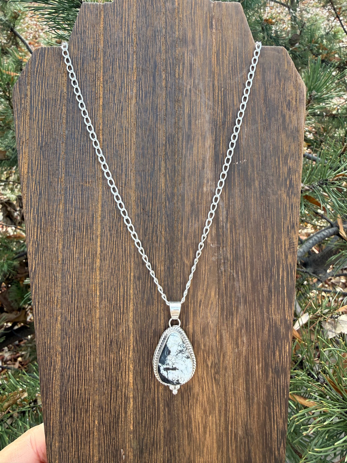 White Buffalo Pendant – Lyle Piaso (Navajo) – 18”