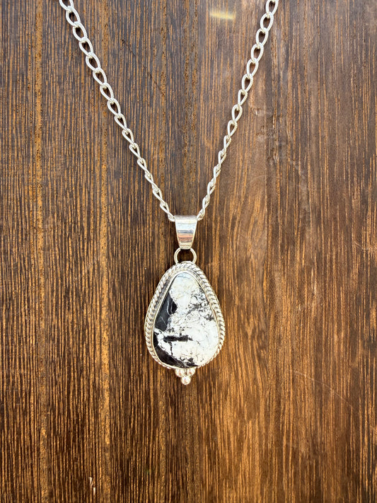 White Buffalo Pendant – Lyle Piaso (Navajo) – 18”